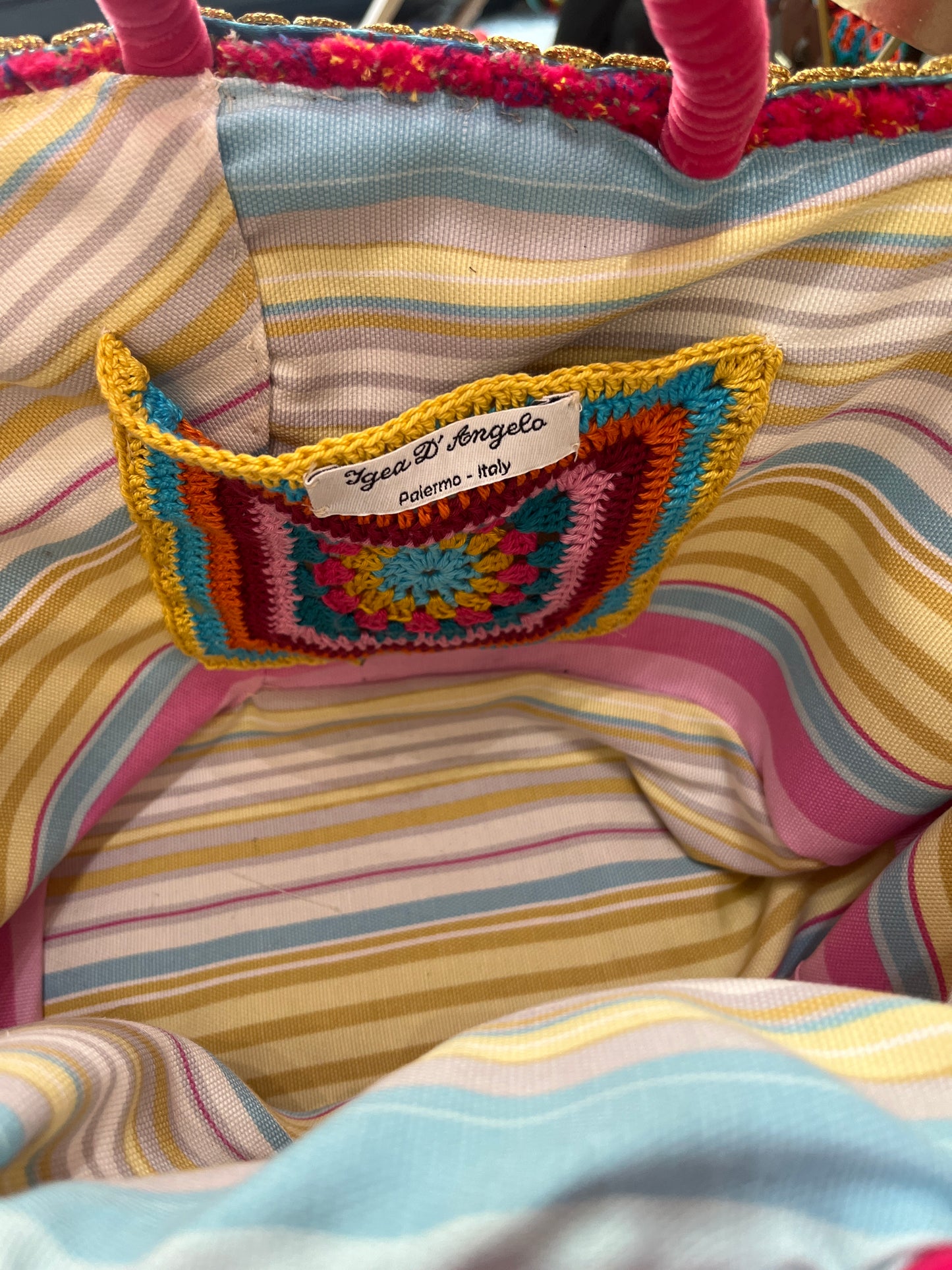 Coffa uncinetto con piume