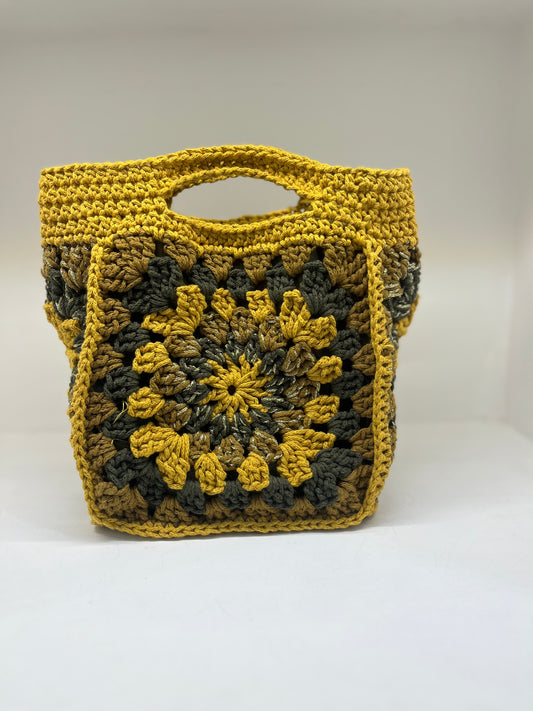 Total crochet yellow